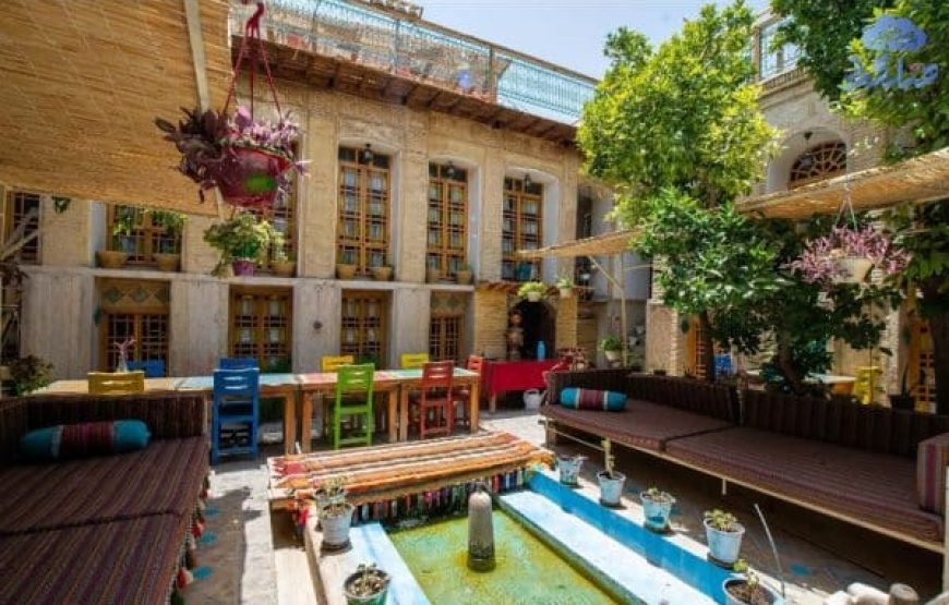 اقامتگاه بومگردی عمارت هفت رنگ شیراز